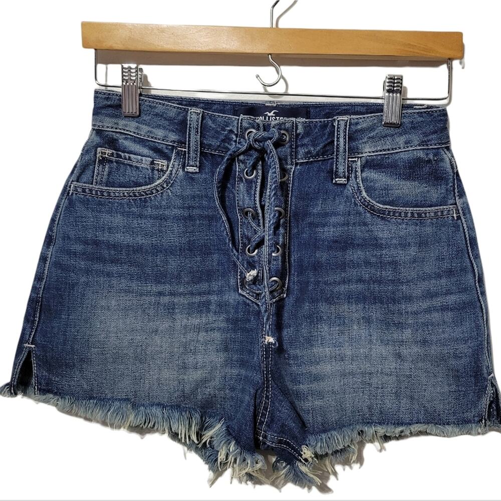 Hollister Ultra High-Rise Lace Up Mom 3" Short from  Size 26